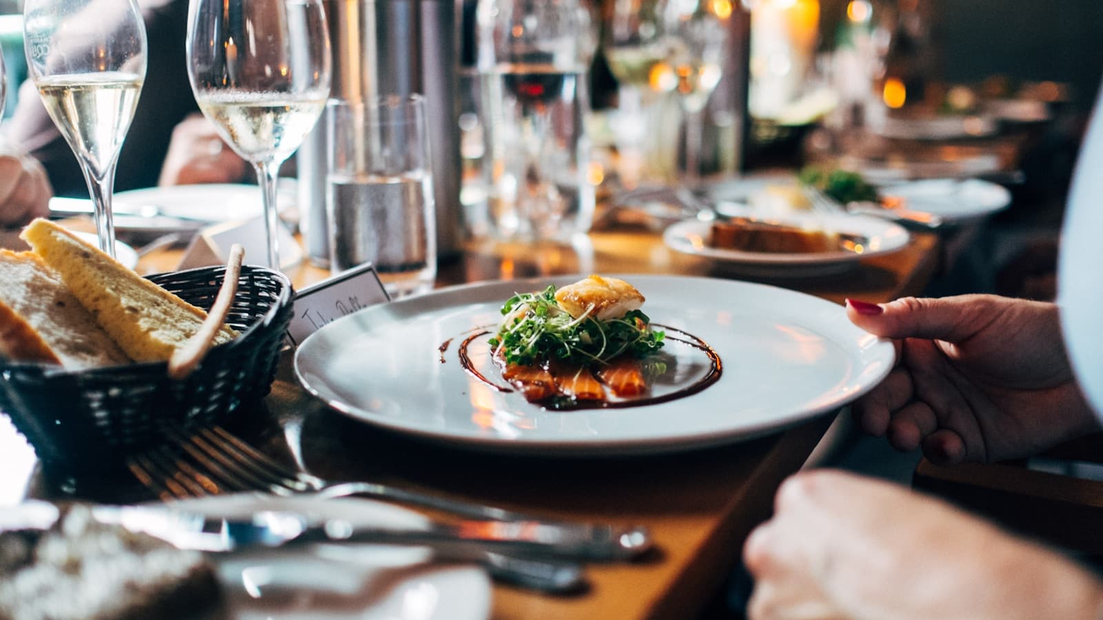 Stimmungsvolles Restaurantambiente im Zum Alten Fritz – Gewölbekeller Tübingen